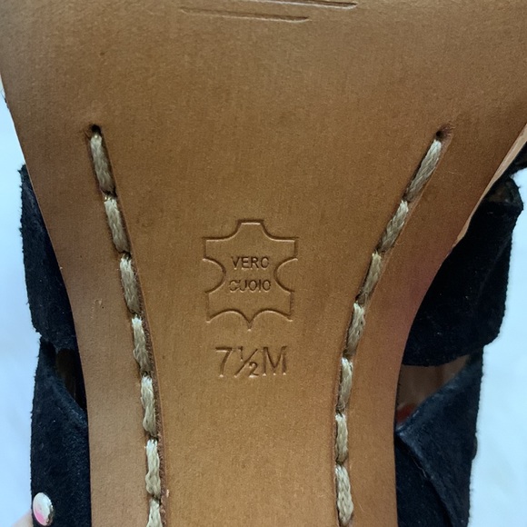 MICHAEL MICHAEL KORS SUEDE WITH SILVER STUDS AND CORK HEELS - Picture 4 of 4